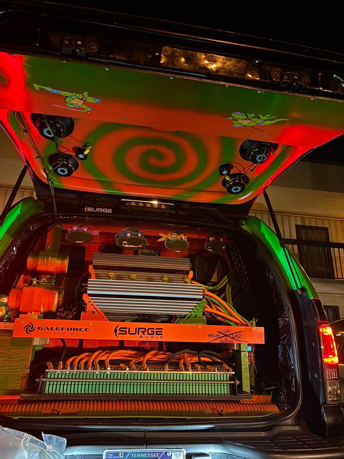 Cowabunga (2003 Chevrolet Tahoe): Amp rack
