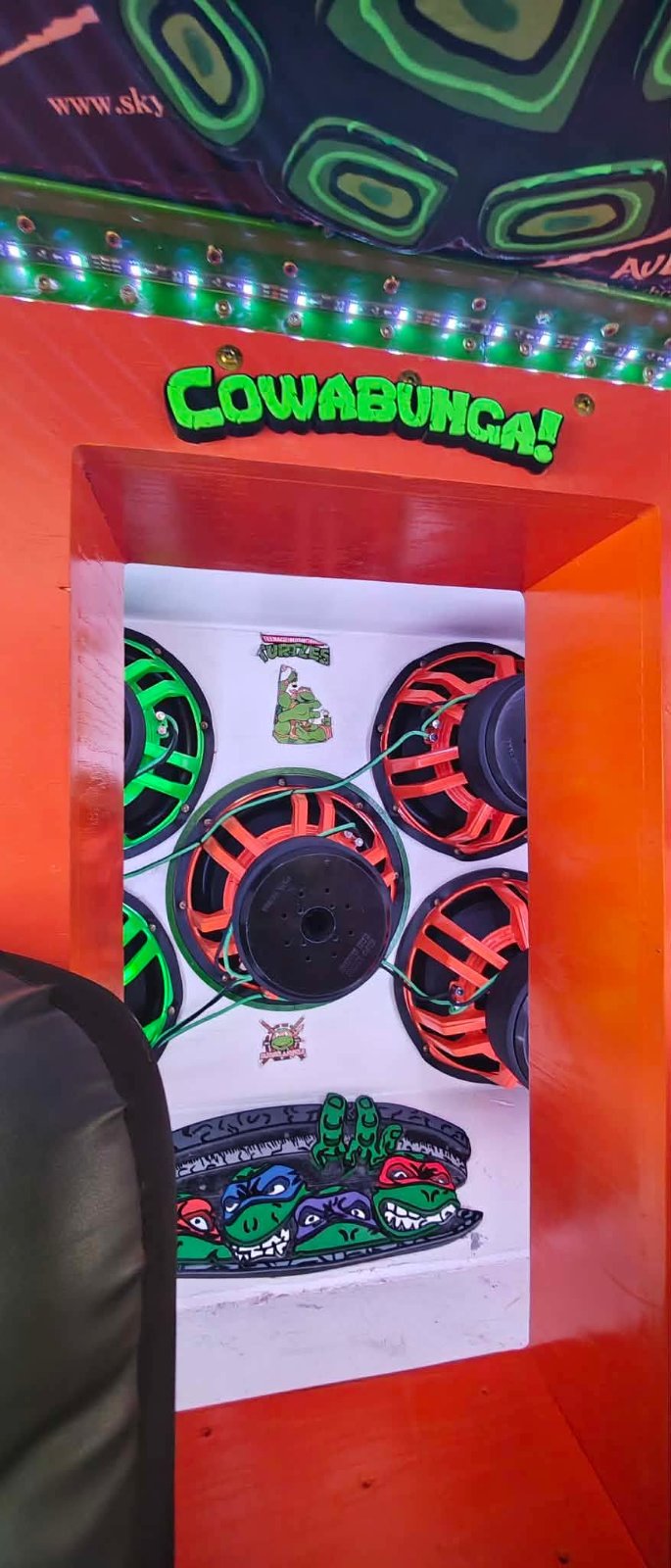 Cowabunga (2003 Chevrolet Tahoe): Sub enclosure