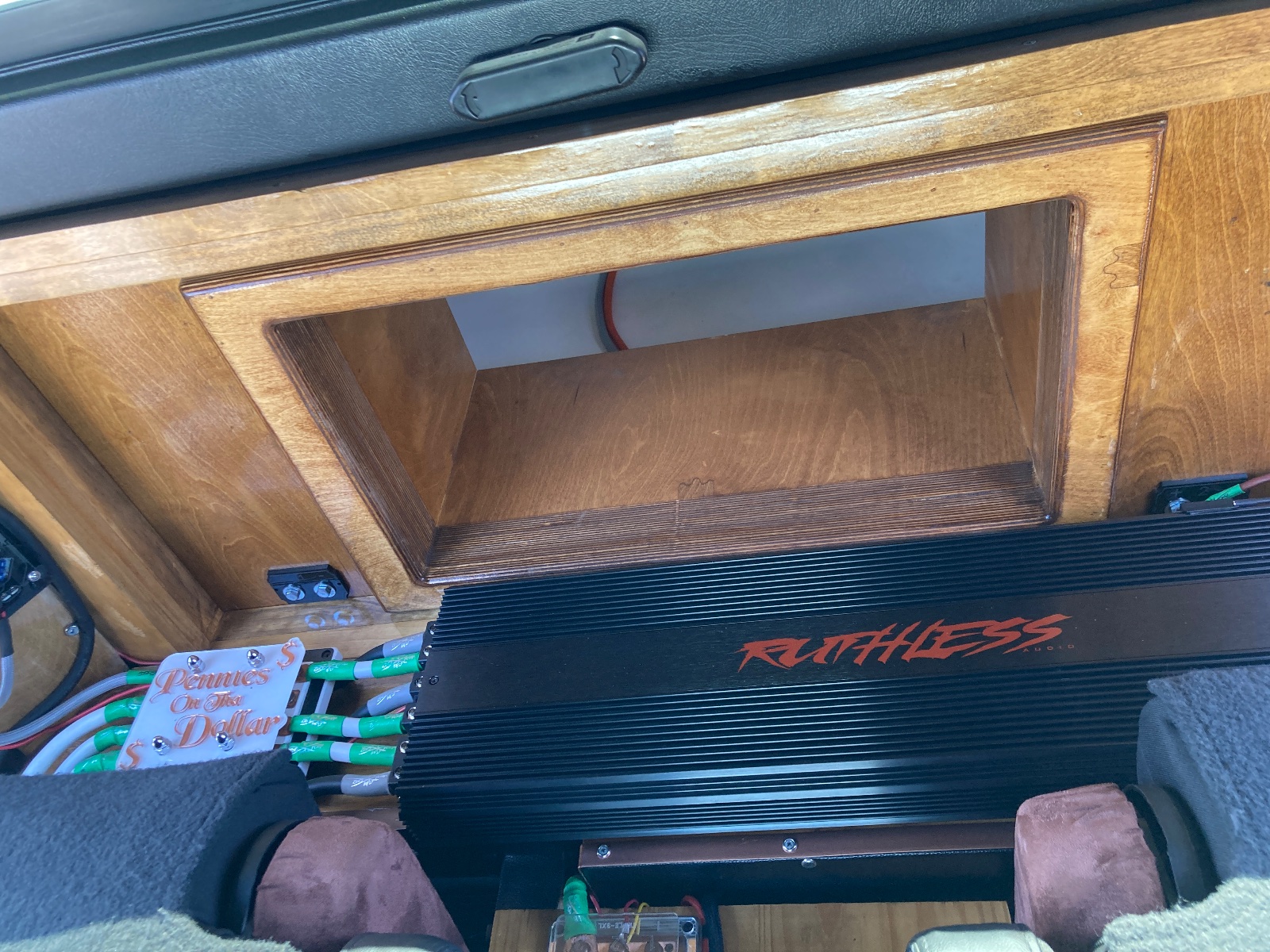 Pennies on Tha Dollar (2010 Chevrolet Avalanche): Amp rack