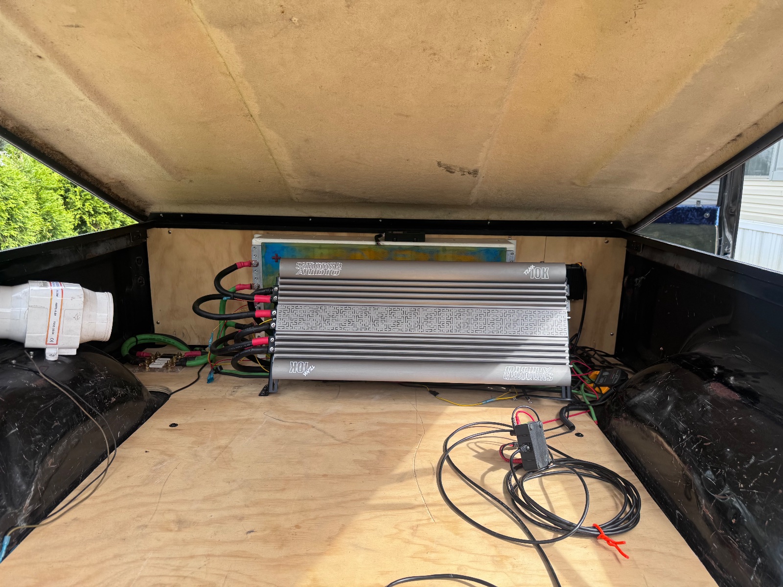Wall build from past results (2000 Toyota Tacoma): Amp rack