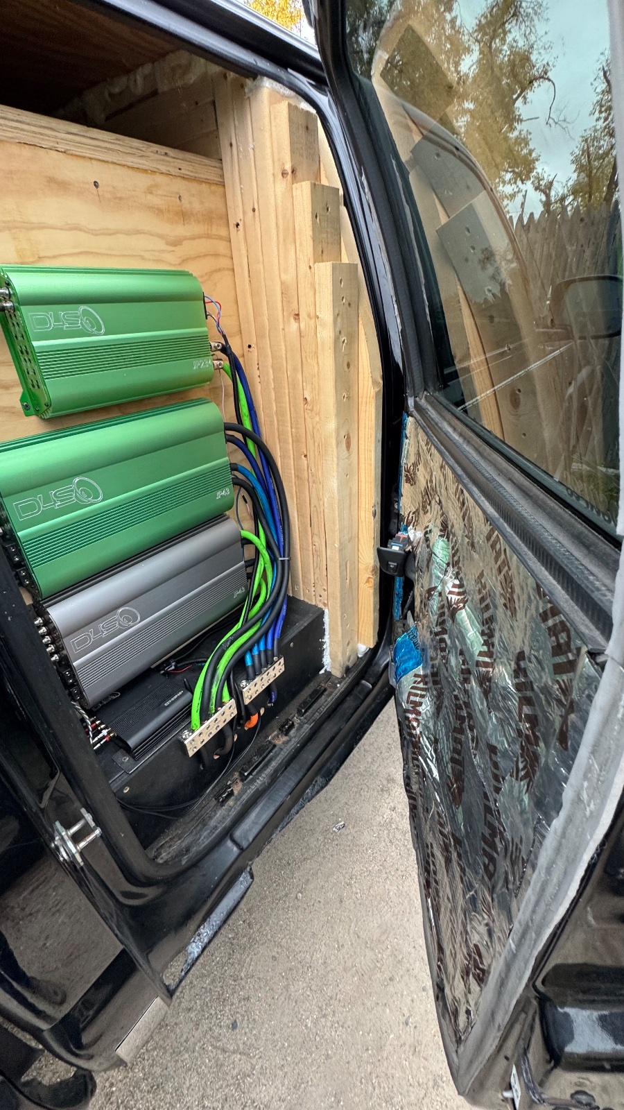 The Lab Rat (2004 GMC Sierra 1500): Amp rack