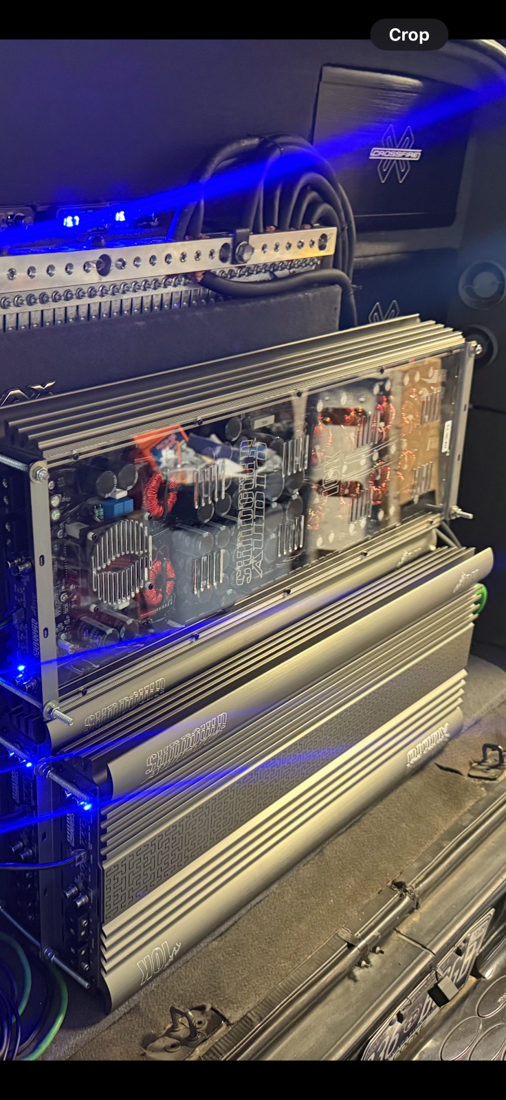 2004 Chevrolet Tahoe: Amp rack