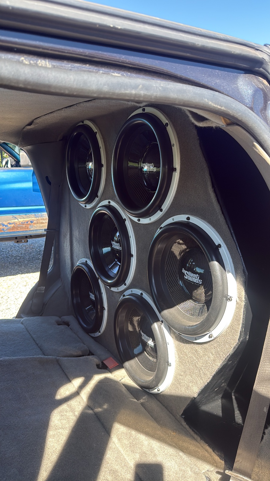 2004 Chevrolet Tahoe: Sub enclosure
